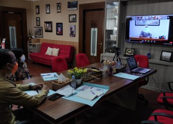 Gubernur Khofifah Tetap Gelar Rakor secara Virtual