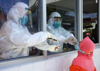 Antisipasi Klaster Perkantoran, Pemkot Surabaya Terjunkan Tim Swab Hunter