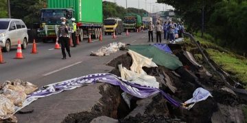 Hati-Hati, Ada Ambles di Tol Surabaya-Gempol