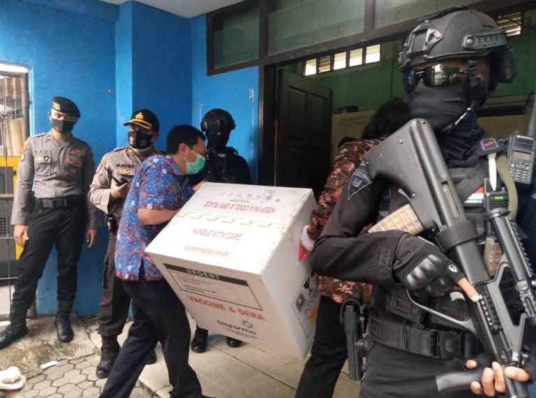 Vaksin Covid-19 dijaga ketat