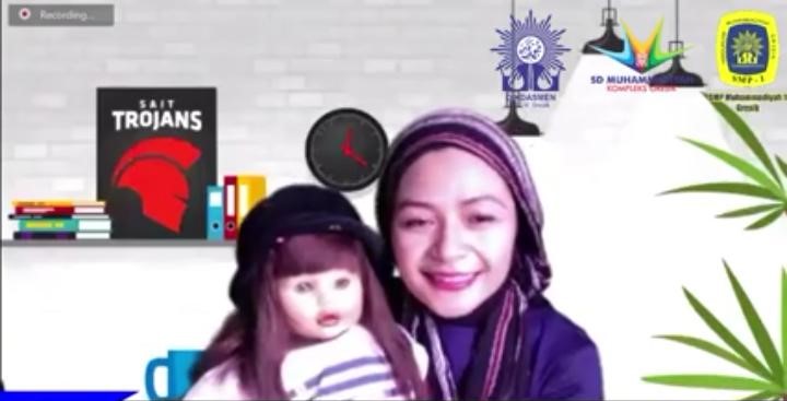 Gelar Parenting Education, SD Mugres Hadirkan Ria Enes dan ‘adiknya’, Suzan