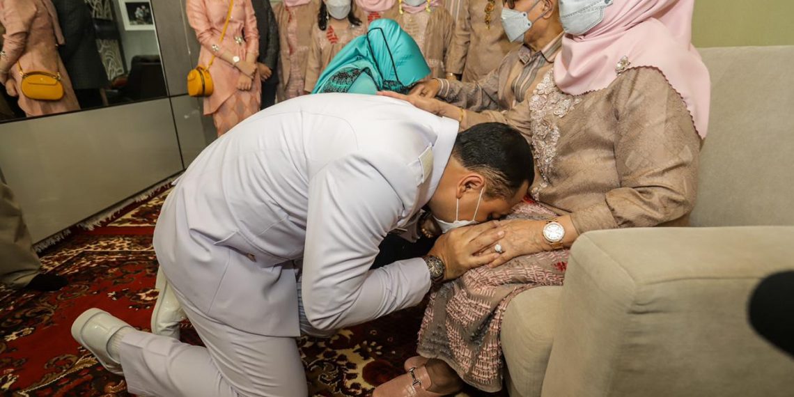 Sebelum Pelantikan, Eri Cahyadi Mendapat Bekal Alfatihah Orang Tua