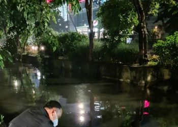 Diguyur Hujan Lebat, Wali Kota Eri Cahyadi Cek Langsung Pompa Kenjeran