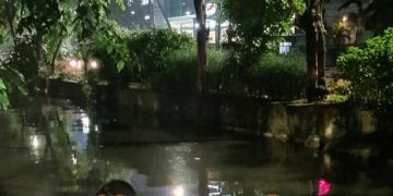 Diguyur Hujan Lebat, Wali Kota Eri Cahyadi Cek Langsung Pompa Kenjeran