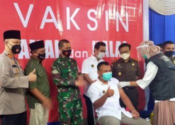 Jurnalis Gresik Awali Vaksin Pas di HPN-HUT Ke-75 PWI