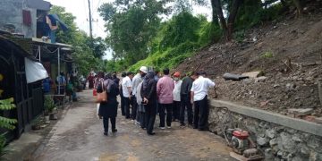 Komisi C DPRD Surabaya Sidak Jalan Rusak di Bibis Karah