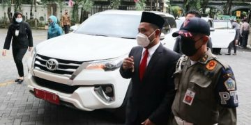 Bupati-Wabup Gresik Tolak Pengadaan Mobdin Baru, Prioritaskan Warga Terdampak Covid-19