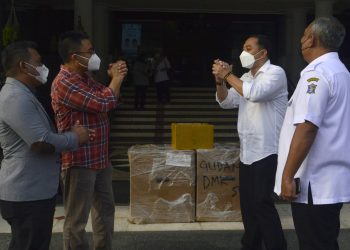 Terima Bantuan Alat Canggih, Walikota Eri Optimis Swab Bisa Semakin Banyak