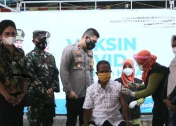 Berikan Rasa Aman dan Nyaman, Ratusan Pedagang Gresik Divaksin
