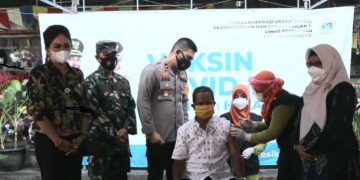 Berikan Rasa Aman dan Nyaman, Ratusan Pedagang Gresik Divaksin