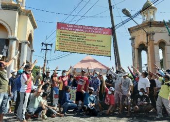 Tolak Pembangunan Tanpa Izin, Warga ABR Portal Jalan Keluar Perumahan