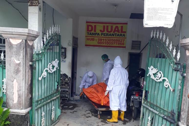 Berkunjung ke Rumah Mertua, Menantu Temukan Mertua Meninggal Dalam Keadaan Membusuk