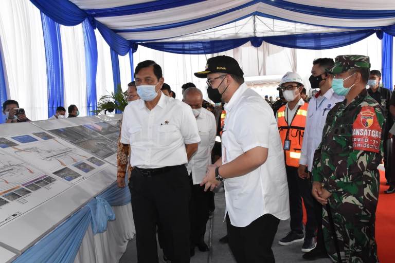 Luhut Panjaitan Tinjau Pembangunan Bandara di Kediri