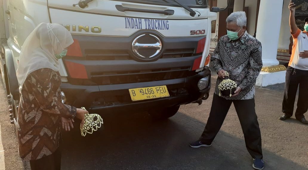 Tindaklanjuti Misi Dagang di Ternate, Gubernur Khofifah Lepas 15,5 Ton Ayam Karkas ke Maluku Utara