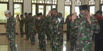 Shalat Gaib Untuk 53 Awak KRI Nanggala di Kodim Lamongan