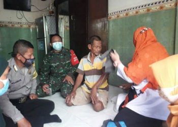 Serbuan Vaksinasi Secara Door to Door di wilayah Koramil Benowo