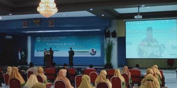 Prof Din Syamsudin, panggilan akrab Prof. K.H Muhammad Sirajuddin Syamsuddin ini hadir dalam acara Milad Aisyah ke 104 di Sidoarjo.