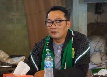 Gubernur Ridwan Kamil Menyapa Bonek Surabaya di Pitulikur