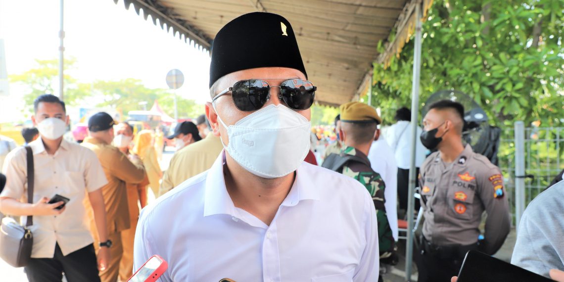 Petugas Mendata Warga Surabaya yang Mobilitas dari Madura