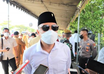 Petugas Mendata Warga Surabaya yang Mobilitas dari Madura