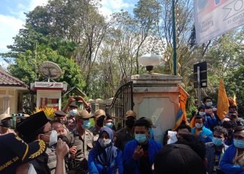 Diunjukrasa Mahasiswa, Bupati Akan Segera Lakukan Mutasi Pejabat Dilingkungan Pemkab Sidoarjo