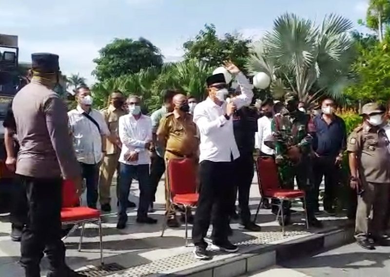Walikota Eri Temui Demonstran Warga Madura di Balaikota