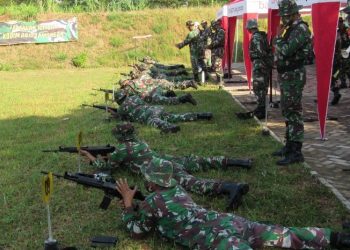 latihan menembak Kodim Lamongan