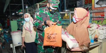 Dandim dan Bupati Lamongan Apresiasi PKL yang Patuh PPKM Darurat