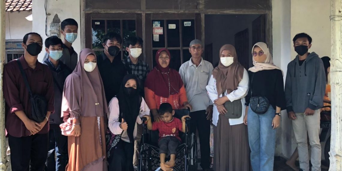 Lolos SBMPTN, Siswa SMAN 1 Glenmore Gelar Bakti Sosial