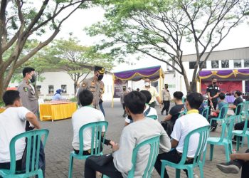 Tinjau Vaksinasi di PT. Kayu Mebel Indonesia, Kapolesta Sidoarjo Ingatkan Masyarakat Terapkan Prokes