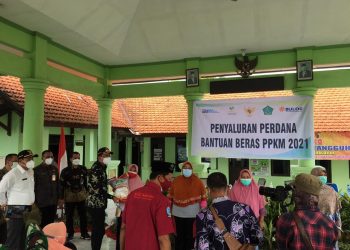 Bupati Sidoarjo Salurkan Ratusan Ribu Bansos Untuk Warga Terdampak PPKM Darurat