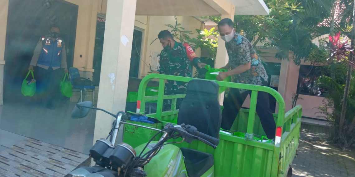 Cegah Klaster Baru, Satgas Covid-19 Tanggulangin Bagikan Door To Door 1900 Paket Sembako
