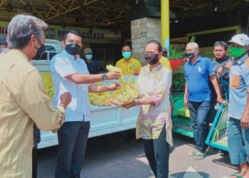 Rayakan Idul Adha, Golkar Sidoarjo Berbagi Daging Kurban