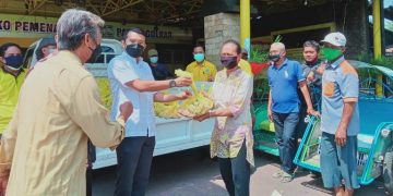 Rayakan Idul Adha, Golkar Sidoarjo Berbagi Daging Kurban