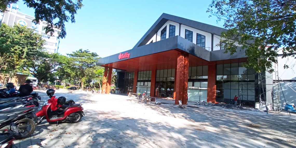 Tiba-Tiba Berdiri Tanpa Merekrut Warga Sekitar, Swalayan Buah-Sayur ini Diprotes