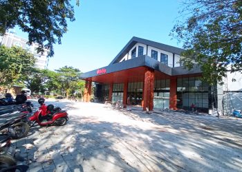 Tiba-Tiba Berdiri Tanpa Merekrut Warga Sekitar, Swalayan Buah-Sayur ini Diprotes