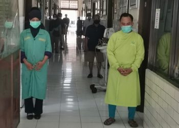 HUT Kemerdekaan, Pasien dan Perawat Covid-19 RSUD Ibnu Sina Gresik Ikut  Heningkan Cipta