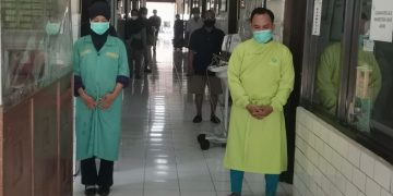 HUT Kemerdekaan, Pasien dan Perawat Covid-19 RSUD Ibnu Sina Gresik Ikut  Heningkan Cipta