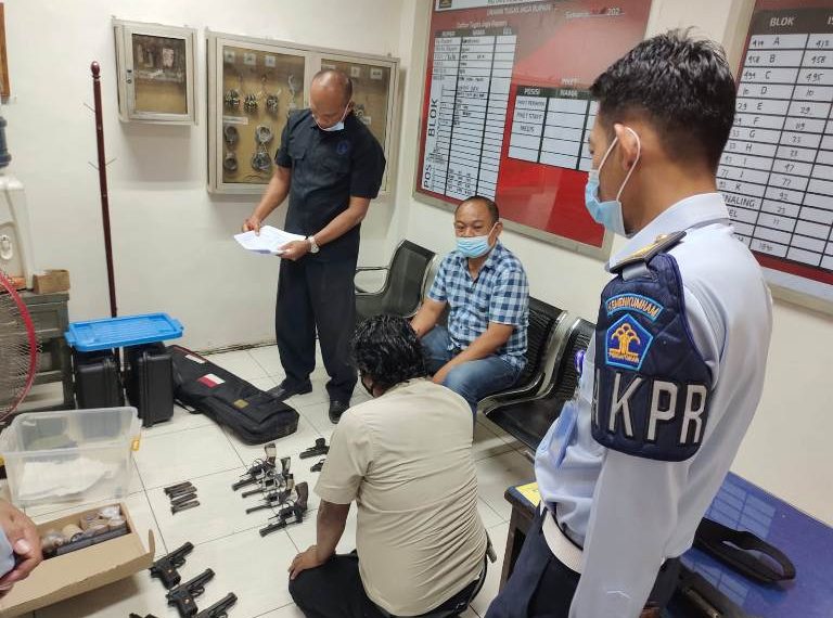 23 Senpi Petugas Rutan Kelas I Surabaya Diperiksa Kelayakan