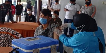 Akademi Angkatan Laut (AAL) terus menggaungkan program Serbuan Vaksin Maritim TNI AL bagi masyarakat maritim disekitar kampus Taruna Laut