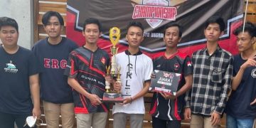 Tim ML ESI Gresik Juara 1 Ronggolawe Esports Management Championship