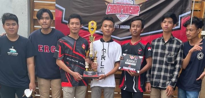 Tim ML ESI Gresik Juara 1 Ronggolawe Esports Management Championship