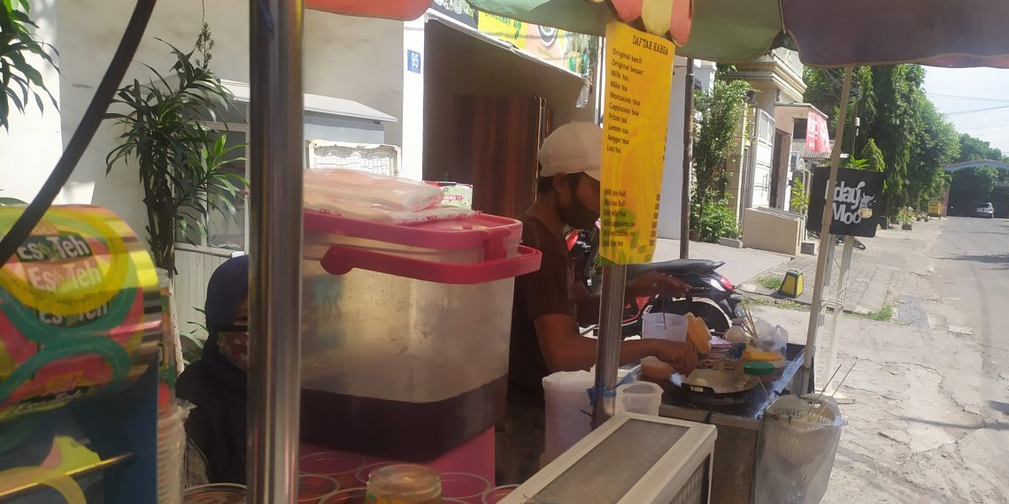 Penjual Jajanan Sekolah Gembira Jalannya PTM Terbatas