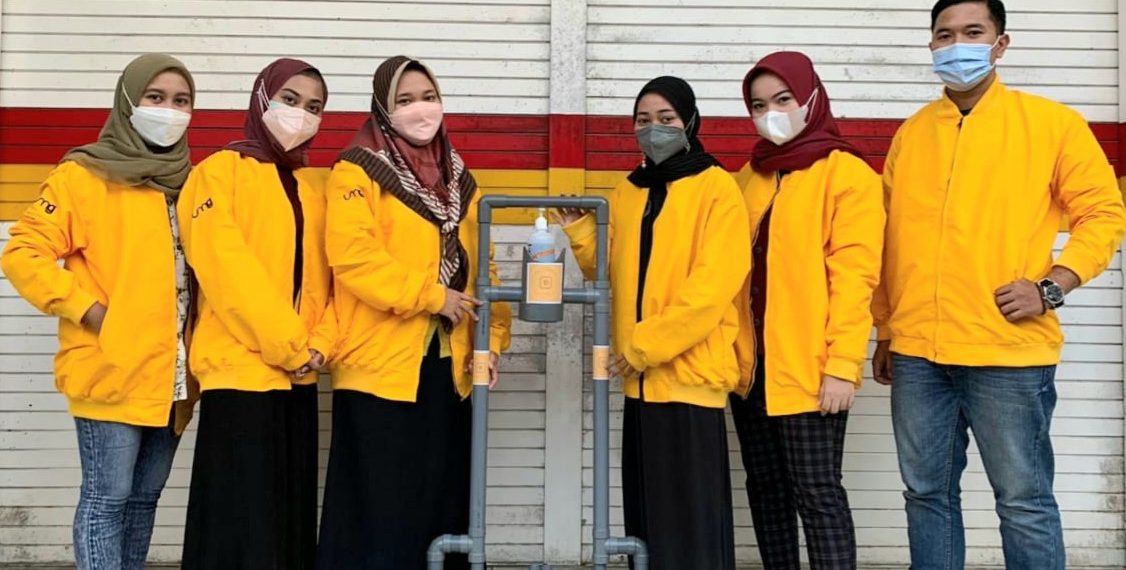 KKN di Suci, Mahasiswa  UMG Ciptakan Dispenser Hand Sanitizer Pencegah Penyebaran Covid-19