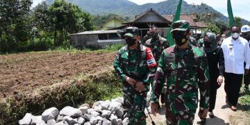 Pangdam Brawijaya Resmikan Pelaksanaan TMMD ke-112