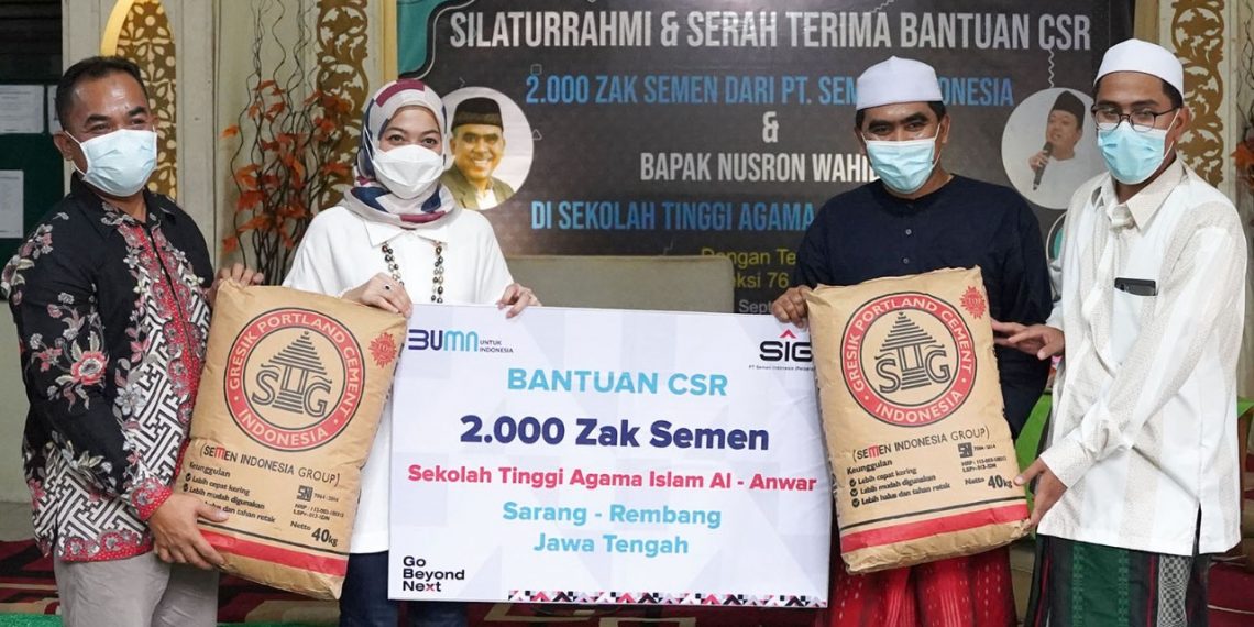 SIG Bantu 2.000 Zak Semen untuk Pembangunan STAI Al-Anwar Rembang