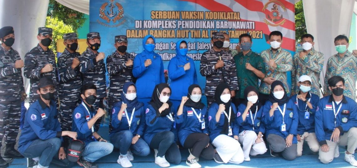 Jelang Wisuda, Mahasiswa STIAMAK Ikuti Serbuan Vaksin Kodiklatal TNI-AL