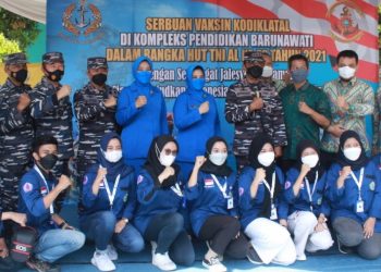 Jelang Wisuda, Mahasiswa STIAMAK Ikuti Serbuan Vaksin Kodiklatal TNI-AL