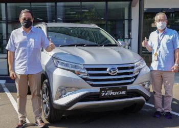 Supranoto (Chief of Executive Daihatsu Sales Operation) dan Yasuo Sahash...