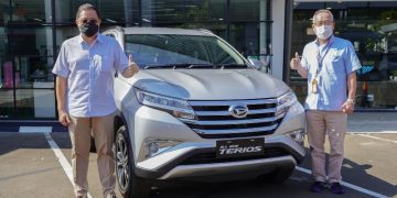 Supranoto (Chief of Executive Daihatsu Sales Operation) dan Yasuo Sahash...